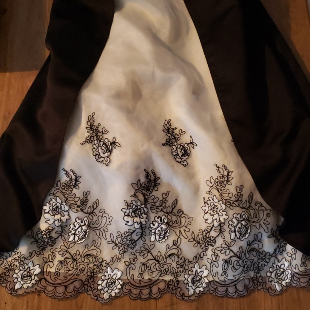 Gorgeous black and white prom dress